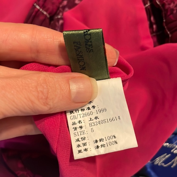 Women’s top, very light. - Picture 3 of 4